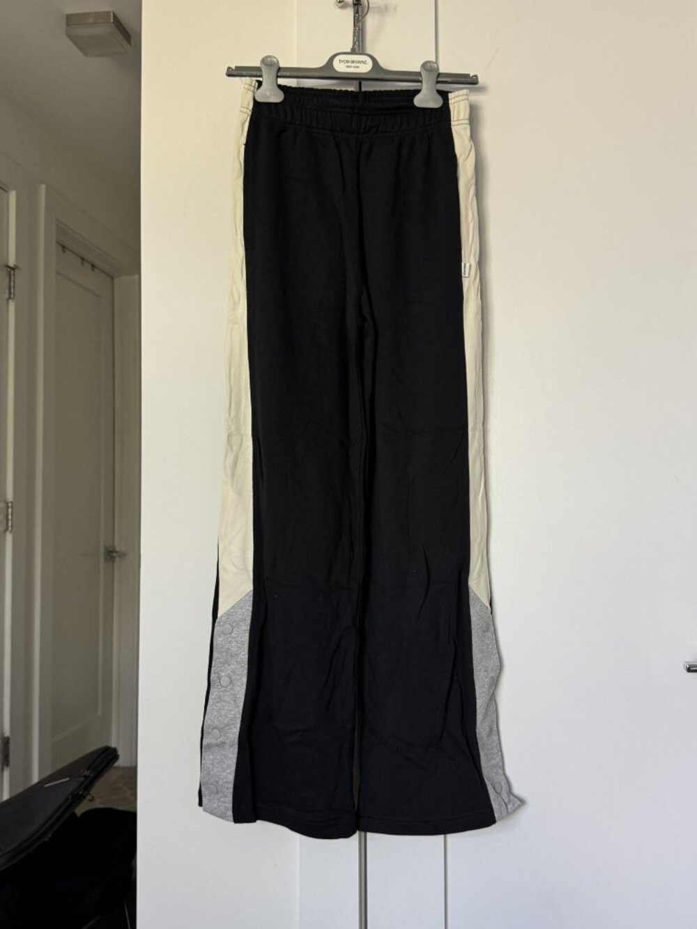 NWT Fabletics Year Round Terry High Waisted Snap Pant Black Cream